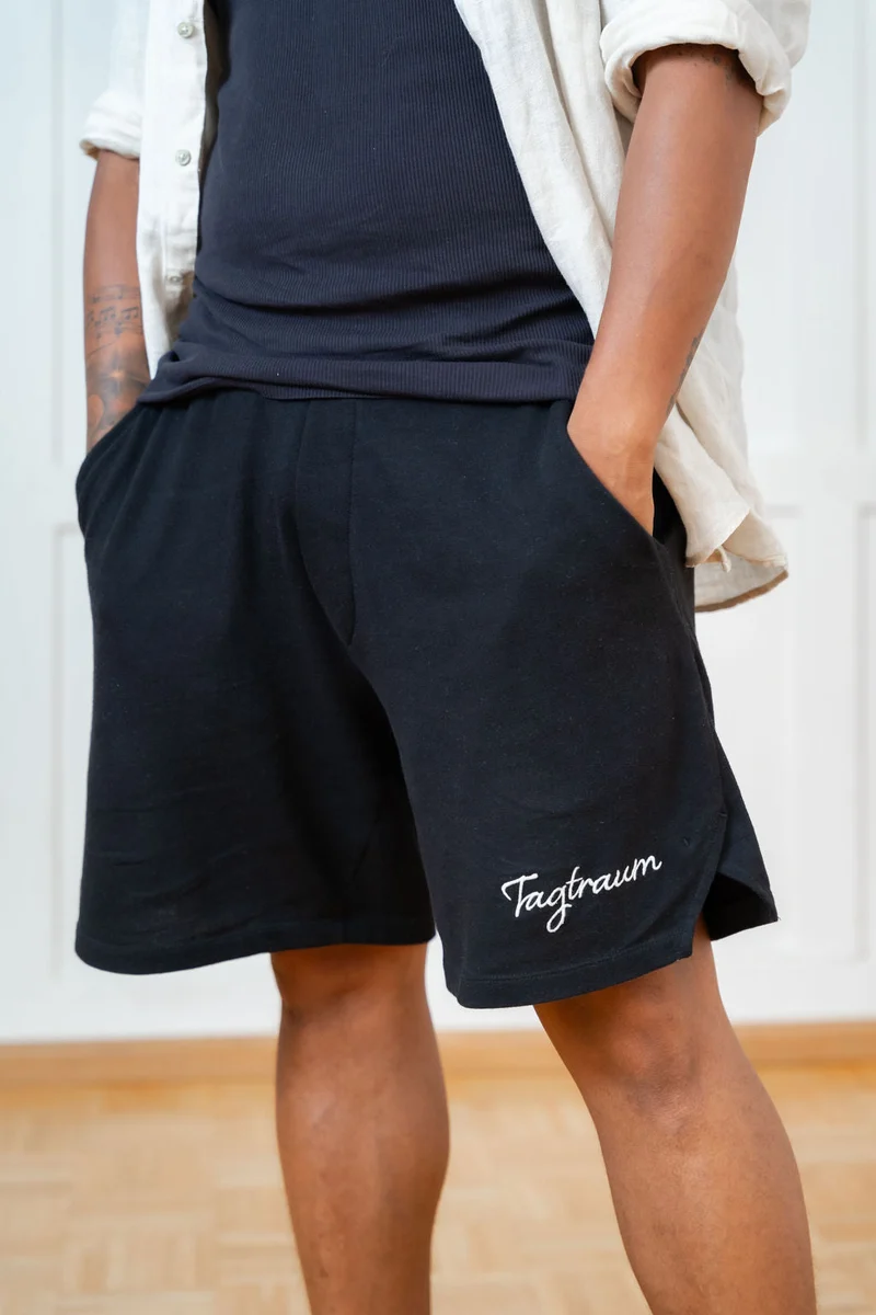 Schwarze Shorts aus 100% Bio-Baumwolle von Tagtraum Clothing