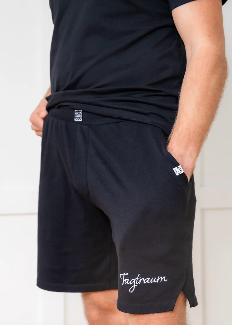 Schwarze Shorts aus 100% Bio-Baumwolle von Tagtraum Clothing