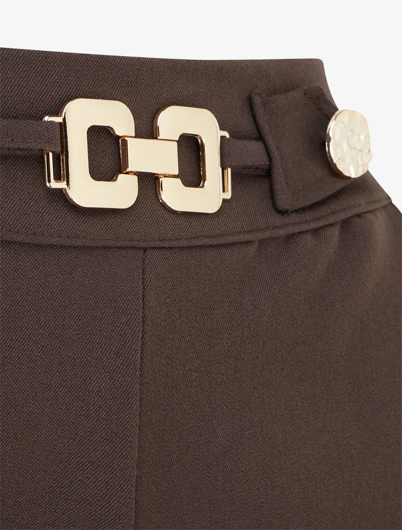 Weite Hose mit hoher Taille und Schmuck - Braun