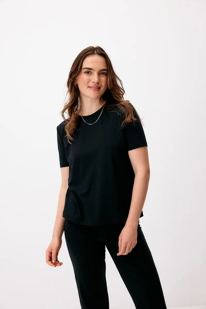 Schwarzes T-Shirt Neo Classic aus Lenzing von Moya Kala