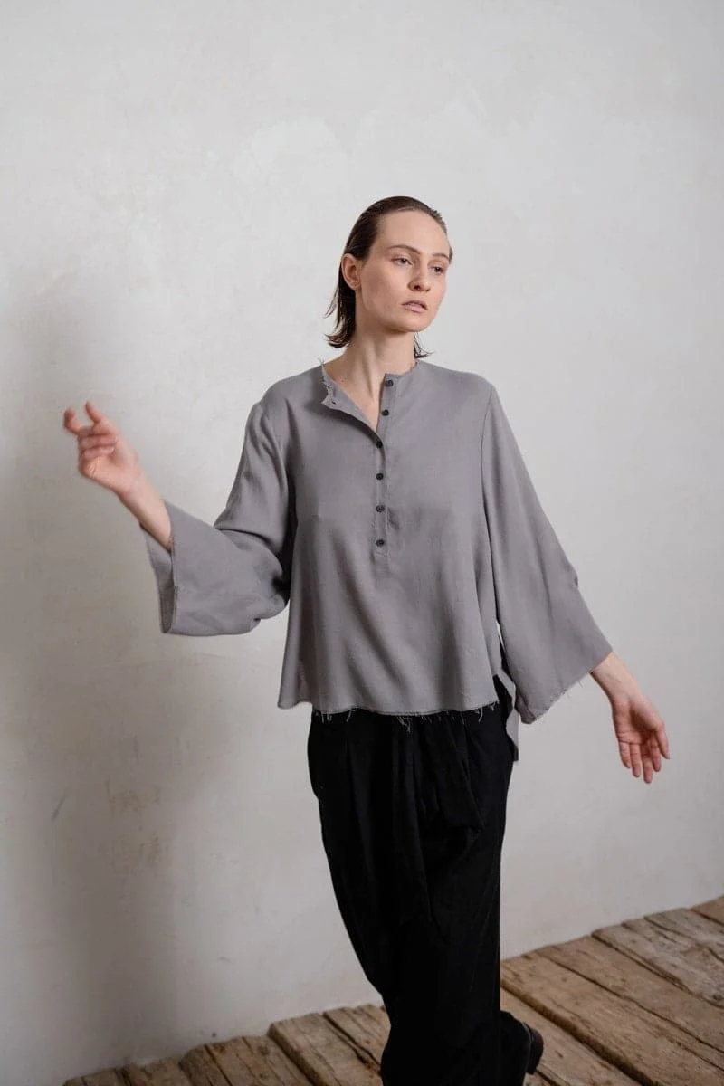 eigensinnig wien | Sartre | Ausgefallene, extravagante Damenbluse mit Kimono Ärmel