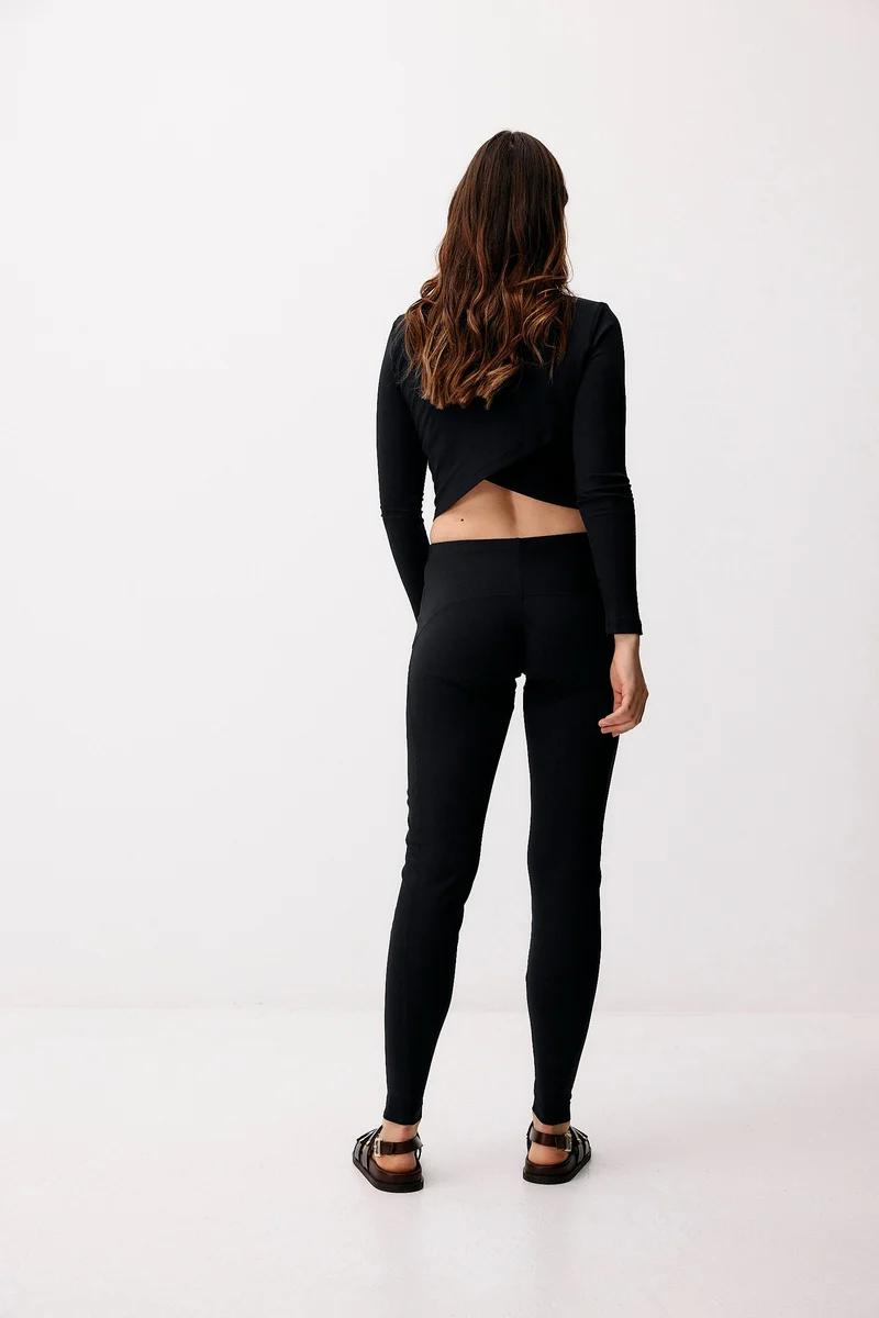 Dunkelblaue Hybrid Leggings aus recyceltem Polyamid von Moya Kala