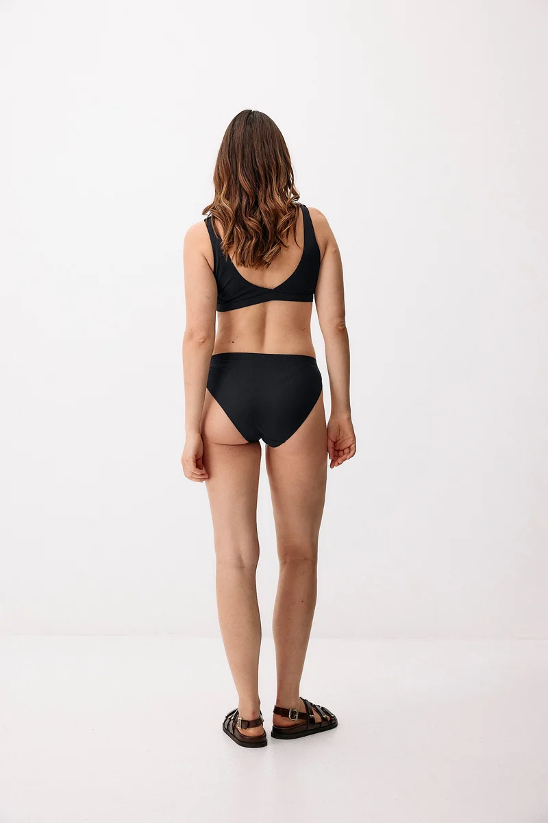 Dunkelblauer Hybrid Bikini Unterteil aus recyceltem Polyamid von Moya Kala