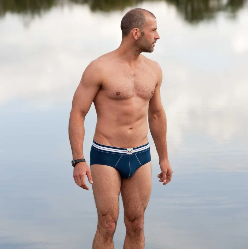 Marineblaue Unterhose mit weissen Nähten aus Bio-Baumwolle von Bluebuck