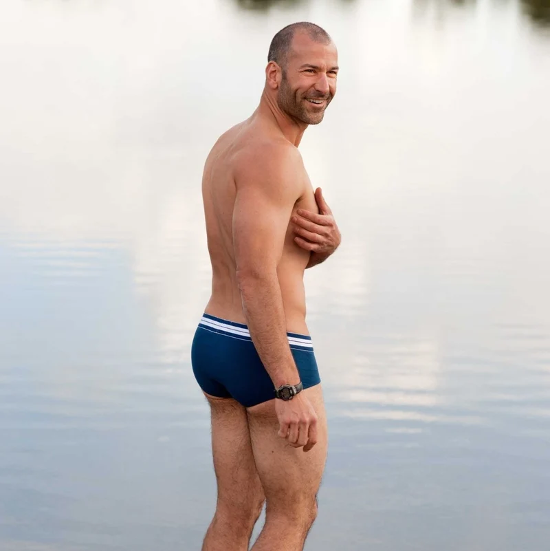 Marineblaue Unterhose mit blauen Nähten aus Bio-Baumwolle von Bluebuck