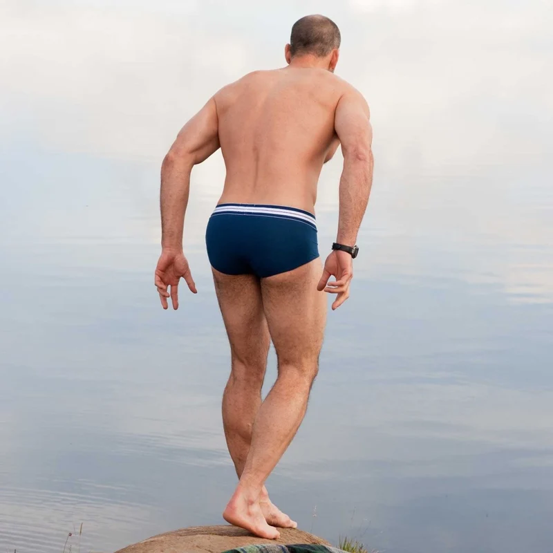 Marineblaue Unterhose mit blauen Nähten aus Bio-Baumwolle von Bluebuck