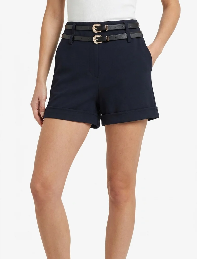 Kurze Hose mit geradem Saum und 2 Gürtel. - Marine