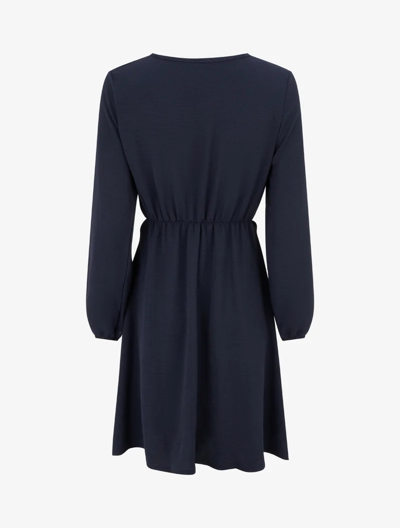 Ausgestelltes Kleid mit langen Ärmeln, drapiertem Einsatz und Schmuck. - Marine