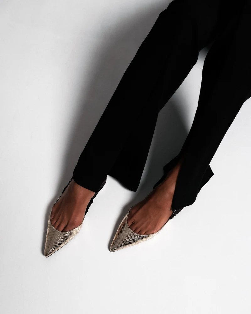 Goldige Ballerinas 11:30 am Sunday brunch aus recycletem Polyester von Bikkou
