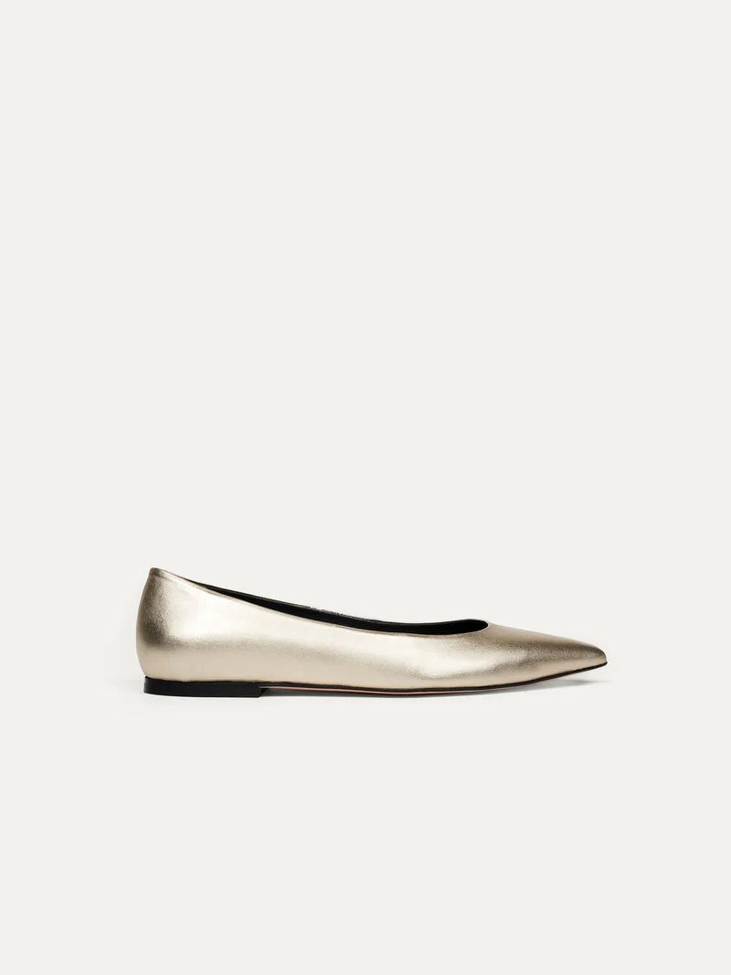 Hellgoldige Ballerinas 10:30 am Running between offices aus recyceltem Polyester von Bikkou