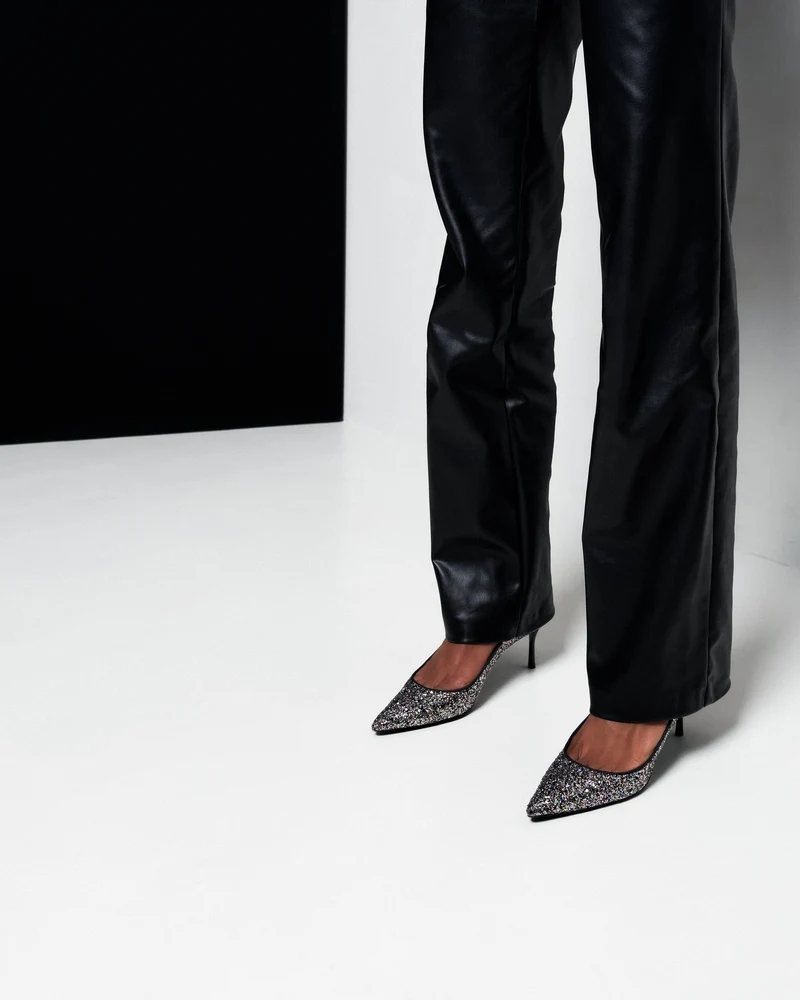 Glitzernde Pumps 10 am Monday at the office aus Baumwolle von Bikkou