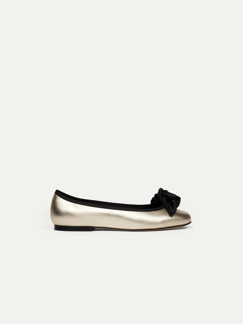 Gold-Schwarze Ballerinas 9:30 am Hearing in Court aus recyceltem Polyester von Bikkou