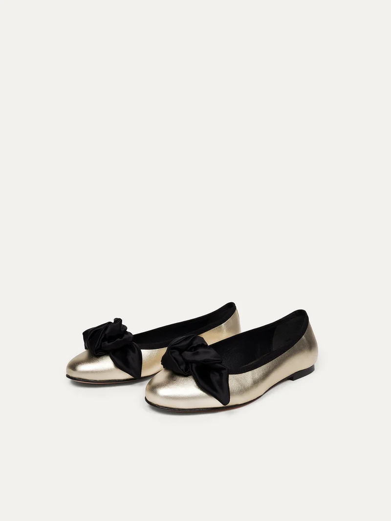 Gold-Schwarze Ballerinas 9:30 am Hearing in Court aus recyceltem Polyester von Bikkou