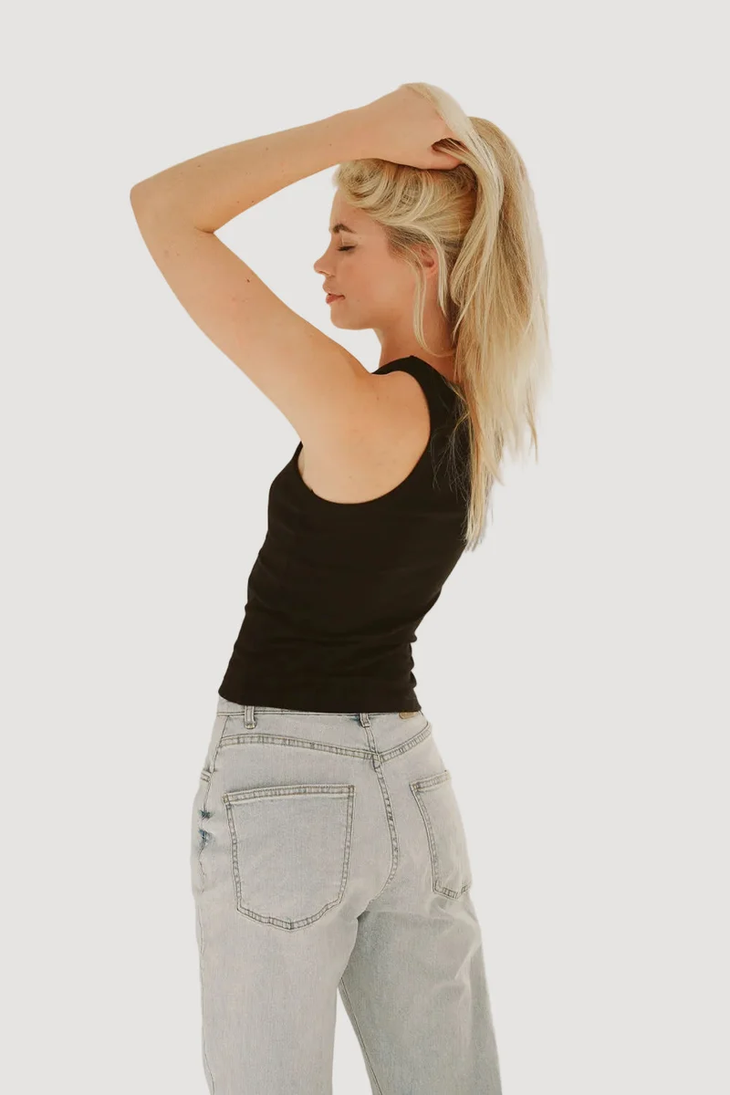Schwarzes Top HANNA aus 100% Bio-Baumwolle von Pura Clothing