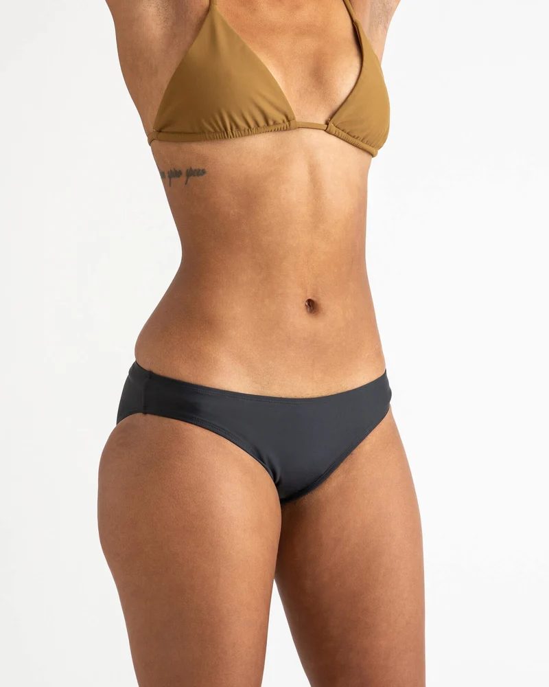 Schwarzes Bikini Unterteil aus recyceltem Polyamid von Matona