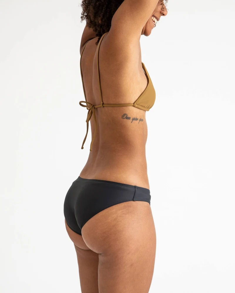 Schwarzes Bikini Unterteil aus recyceltem Polyamid von Matona