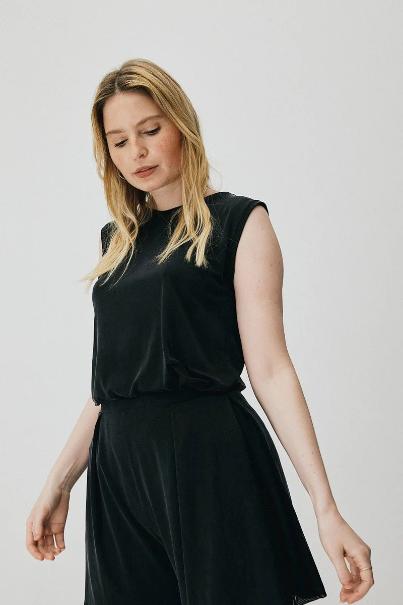 Schwarzes Top aus Cupro von MOYA KALA