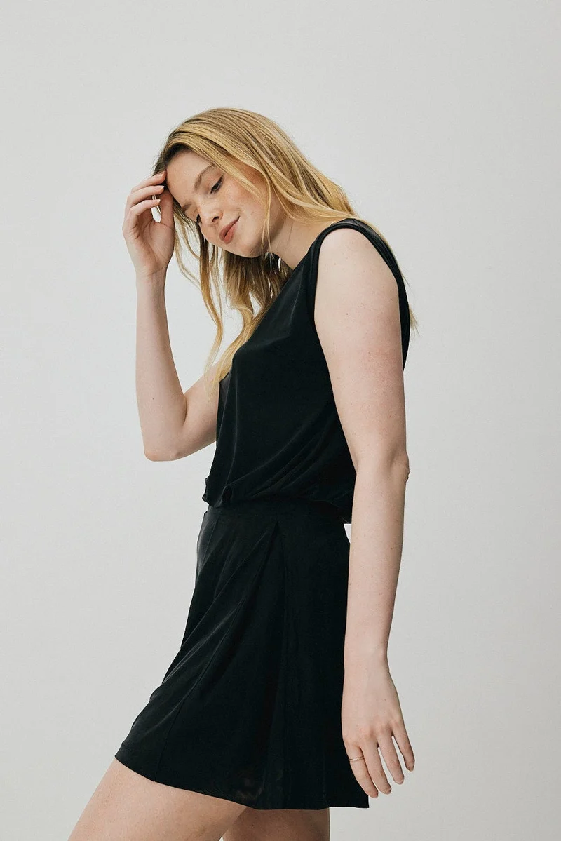 Schwarzes Top aus Cupro von MOYA KALA