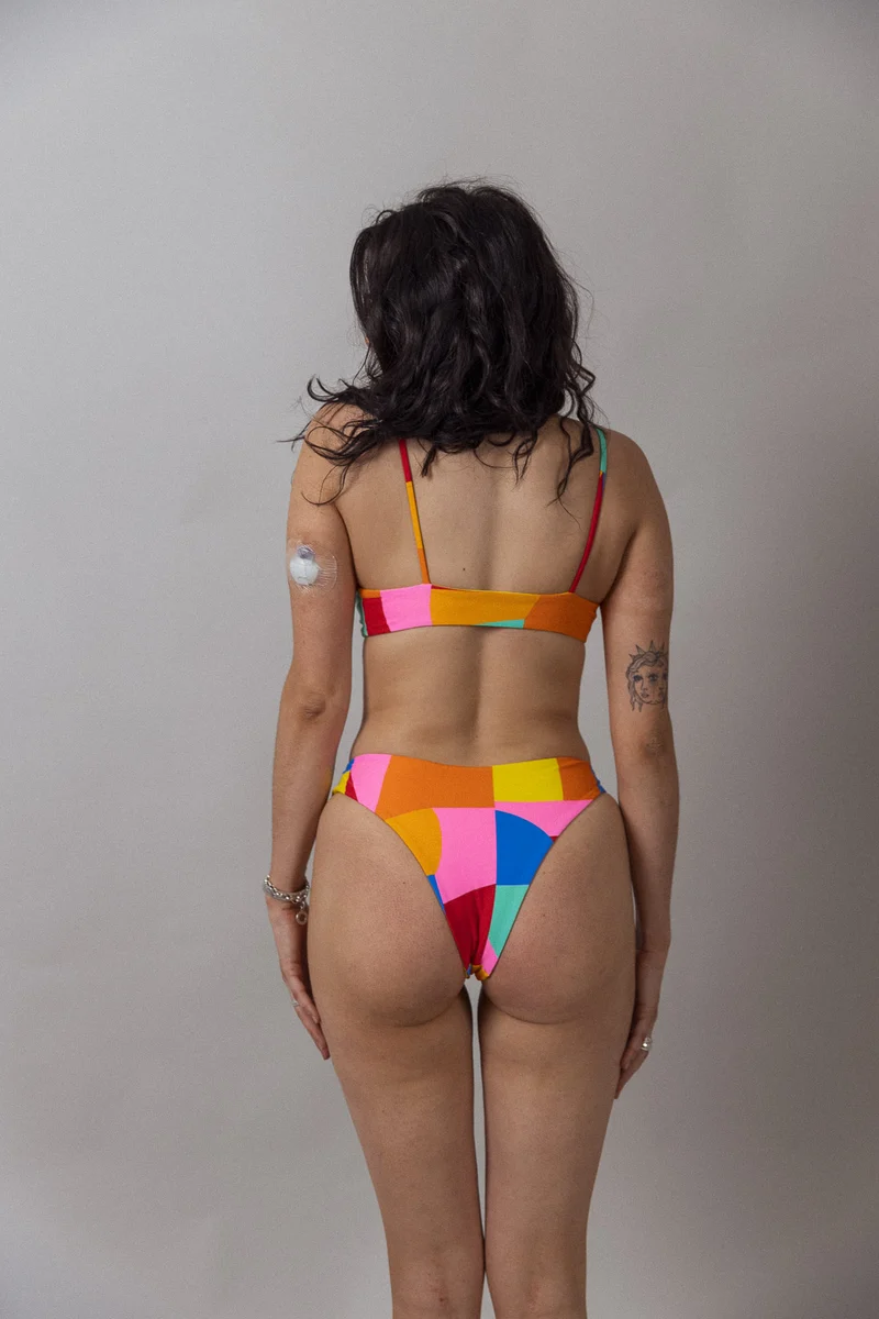 Bikini bottom João - colourful aus Econyl von Tías & Olives