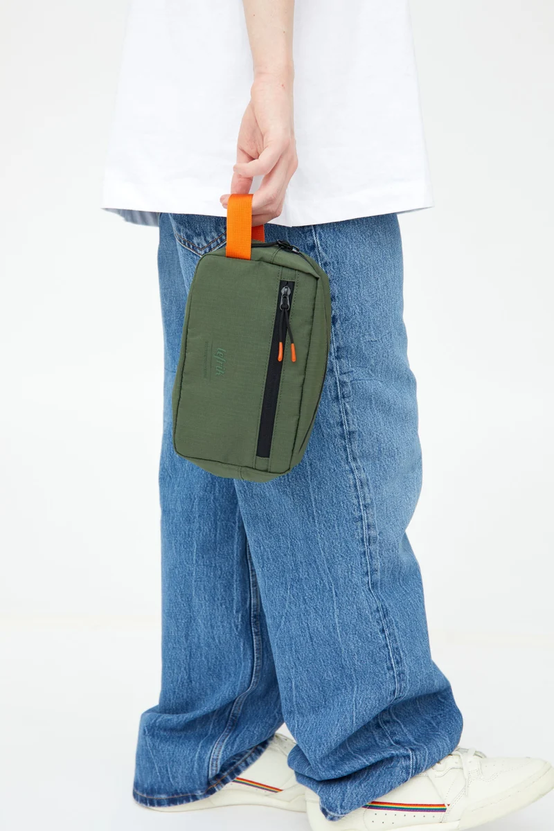 Grüne Kosmetiktasche NEO Lithe Vandra aus recyceltem PET von Lefrik