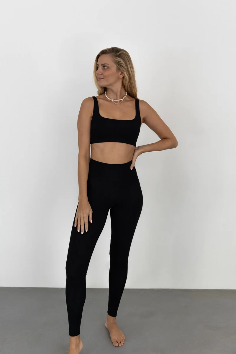 Schwarzes Top SIRA aus Tencel von PURA Clothing