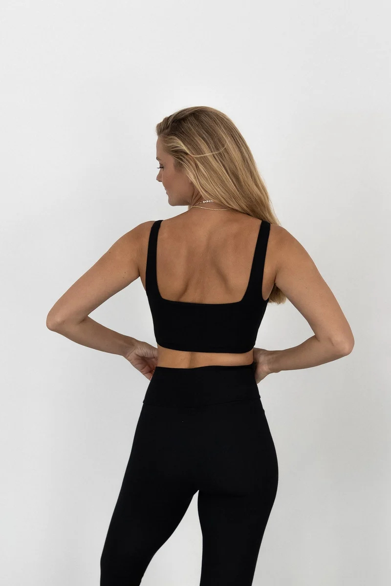 Schwarzes Top SIRA aus Tencel von PURA Clothing