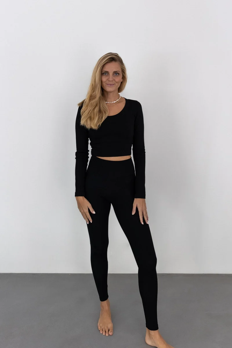 Schwarzes langärmliges Shirt aus Tencel & Bio-Buamwolle von PURA Clothing