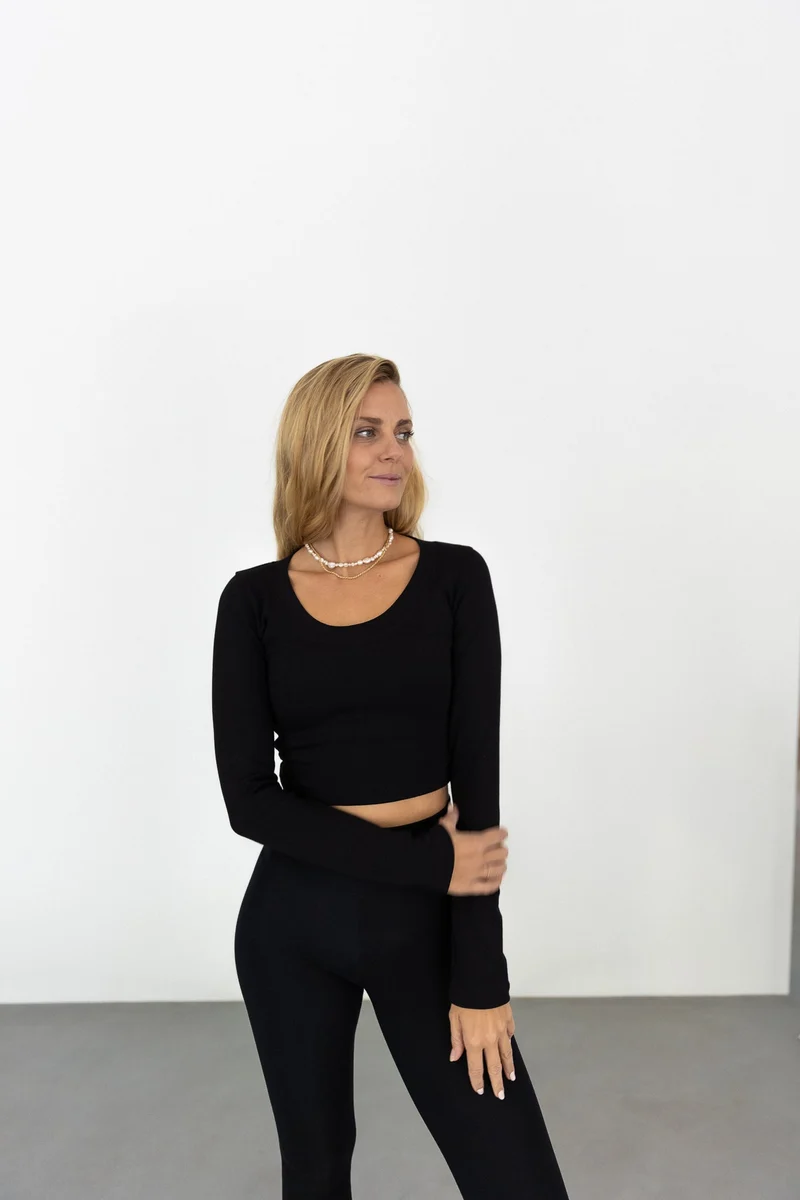 Schwarzes langärmliges Shirt aus Tencel & Bio-Buamwolle von PURA Clothing