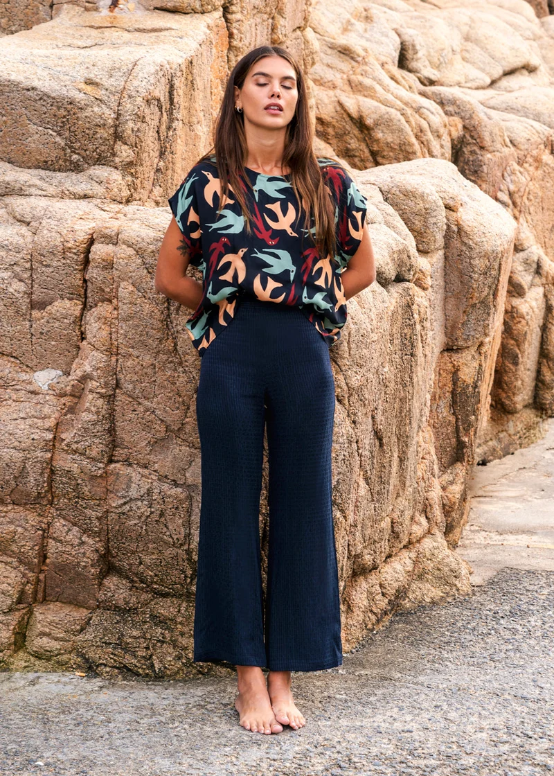 Bianca Trousers Navy aus Ecovero™ und Cupro™ von Komana