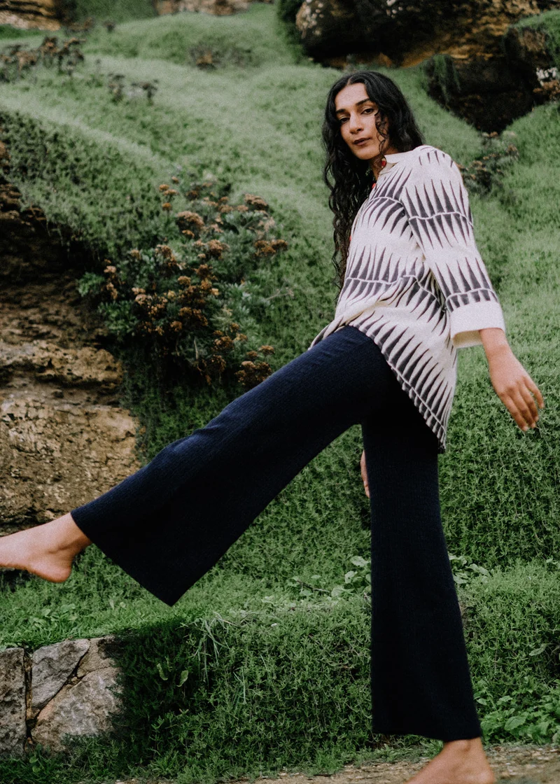 Bianca Trousers Navy aus Ecovero™ und Cupro™ von Komana
