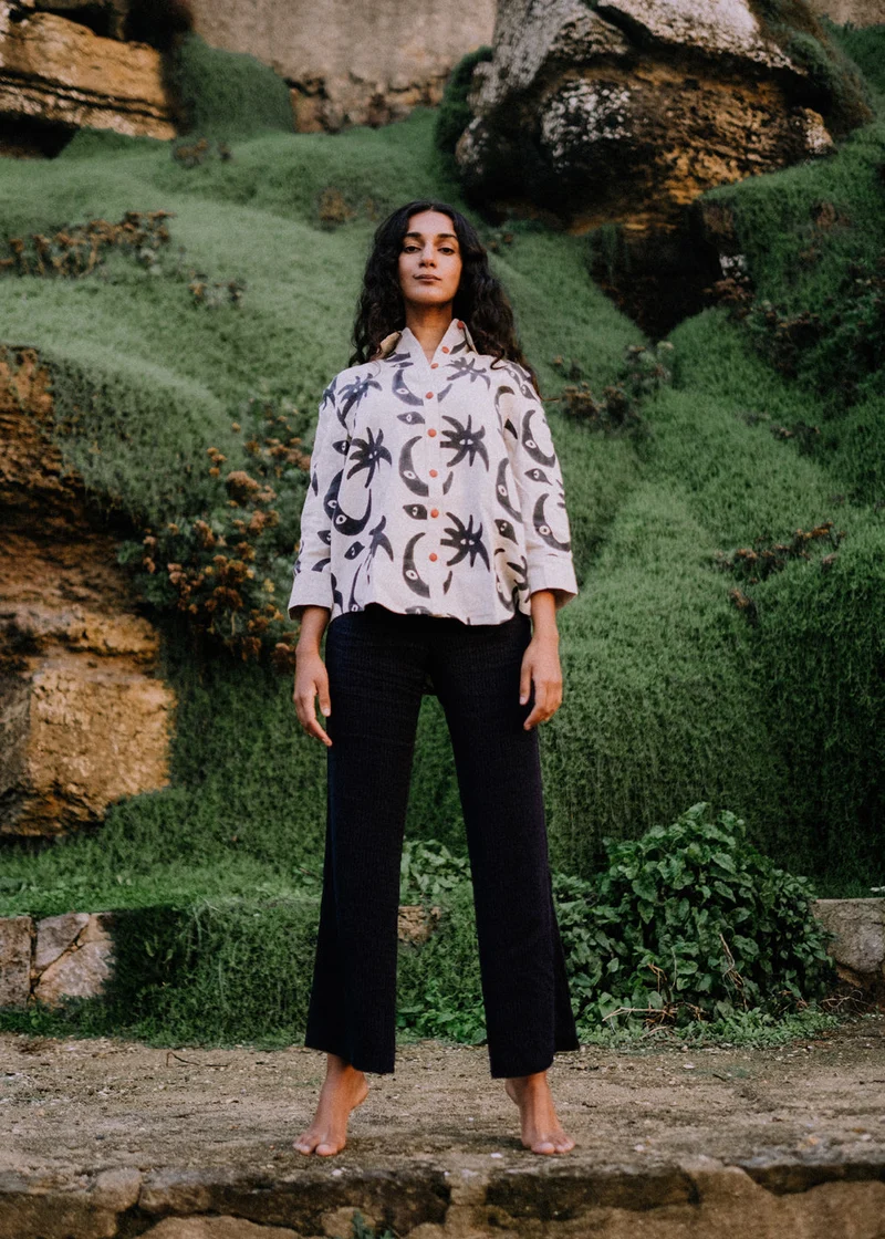 Bianca Trousers Navy aus Ecovero™ und Cupro™ von Komana
