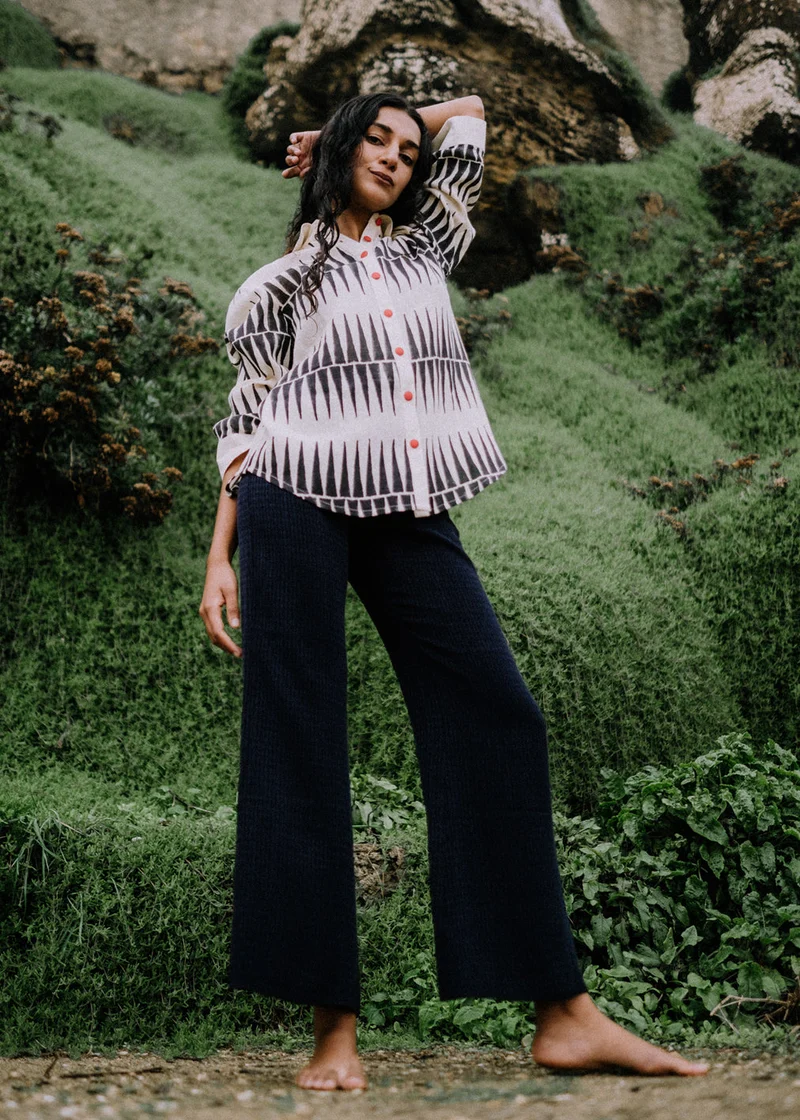 Bianca Trousers Navy aus Ecovero™ und Cupro™ von Komana