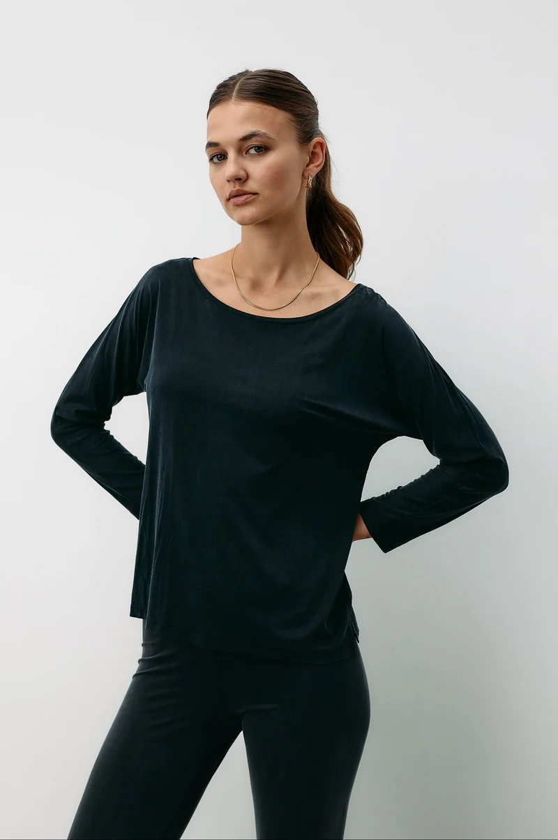 Schwarzes Top Plain aus Cupro von MOYA KALA