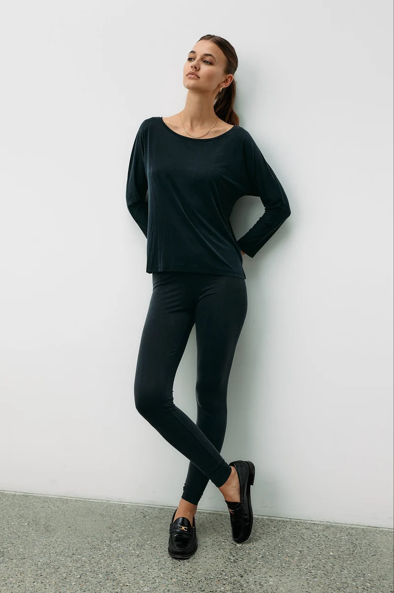 Schwarzes Top Plain aus Cupro von MOYA KALA