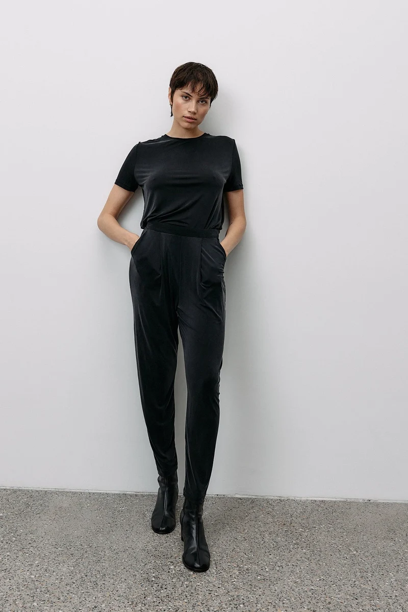 Schwarze Lounge Hosen aus Cupro von MOYA KALA