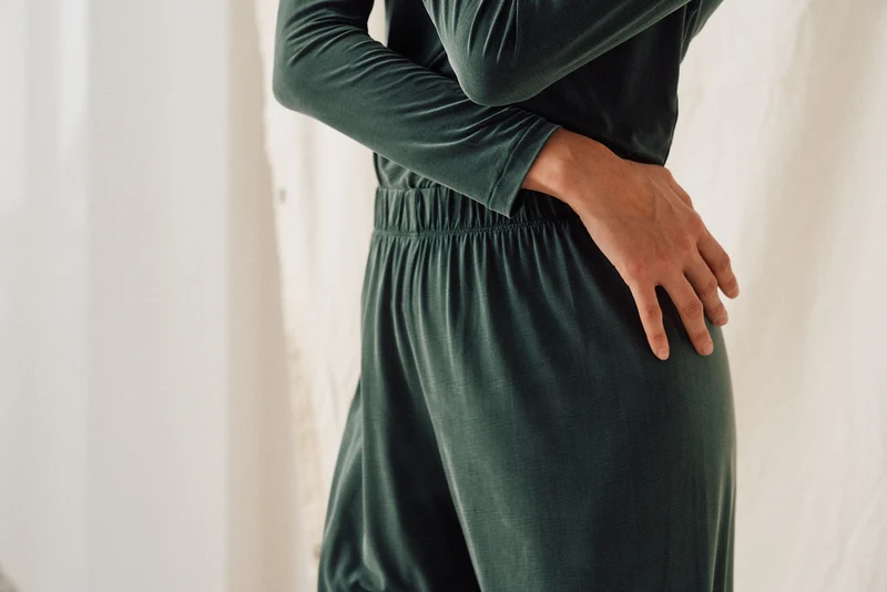 Grüne High Waist Hose aus Cupro von MOYA KALA
