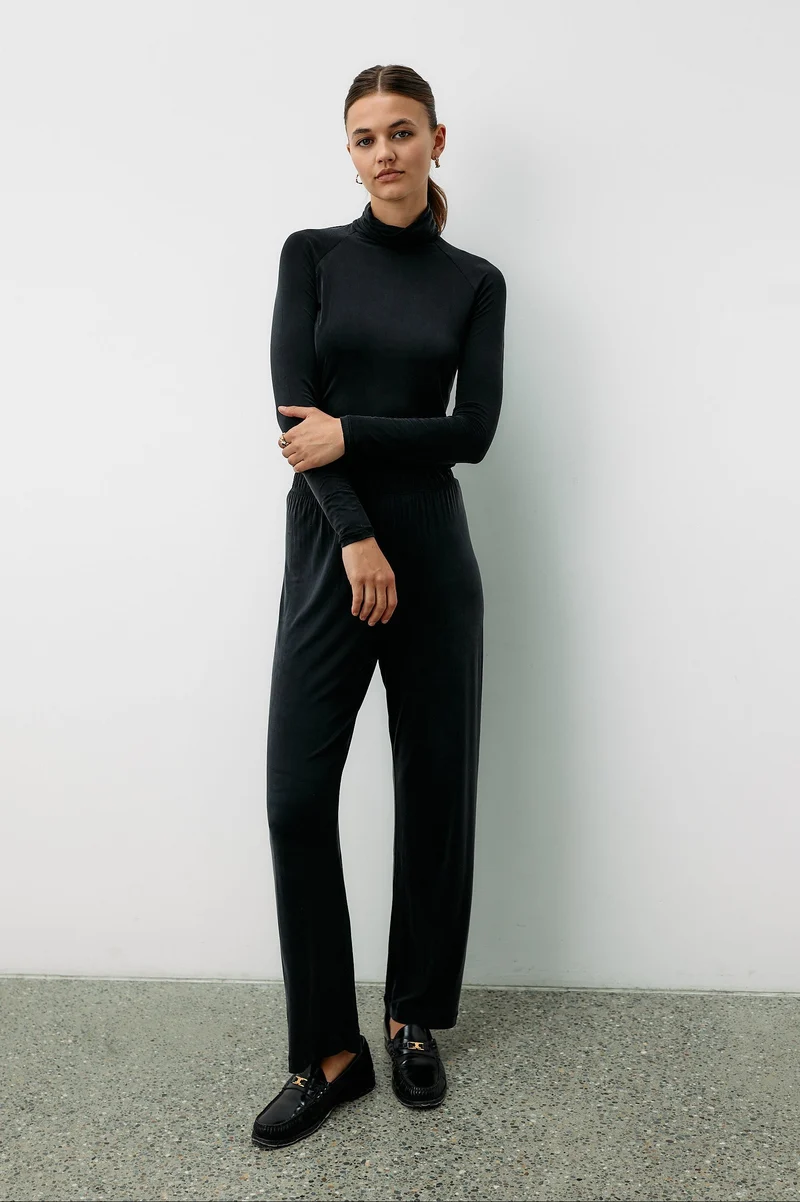 Schwarze High Waist Hose aus Cupro von MOYA KALA