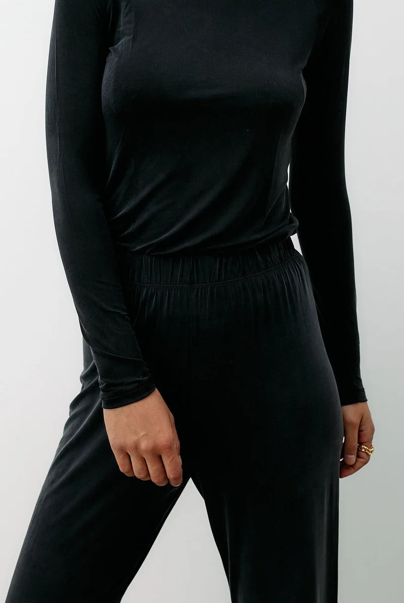Schwarze High Waist Hose aus Cupro von MOYA KALA