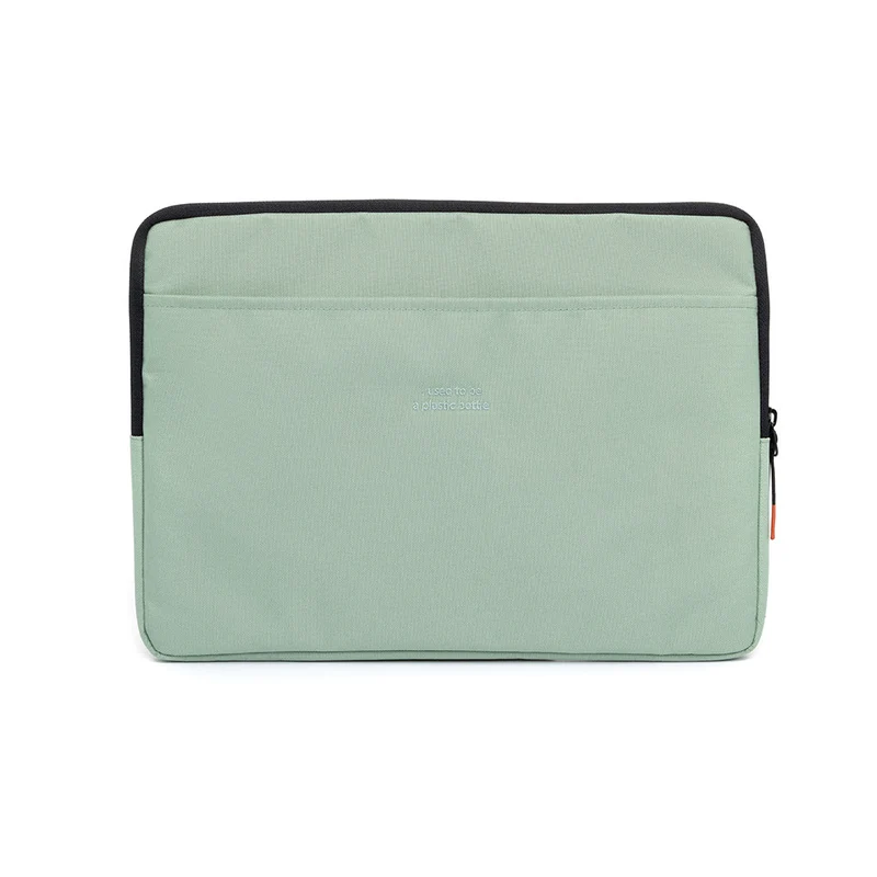 Grüne Laptoptasche Capture Sage aus recyceltem PET von Lefrik
