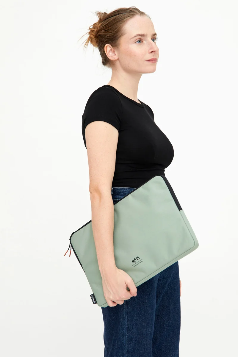 Grüne Laptoptasche Capture Sage aus recyceltem PET von Lefrik