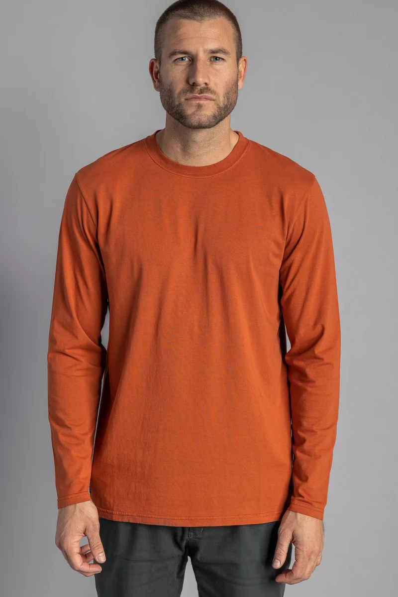Orangenes, langärmliges T-Shirt aus recycelter Baumwolle von DIRTS