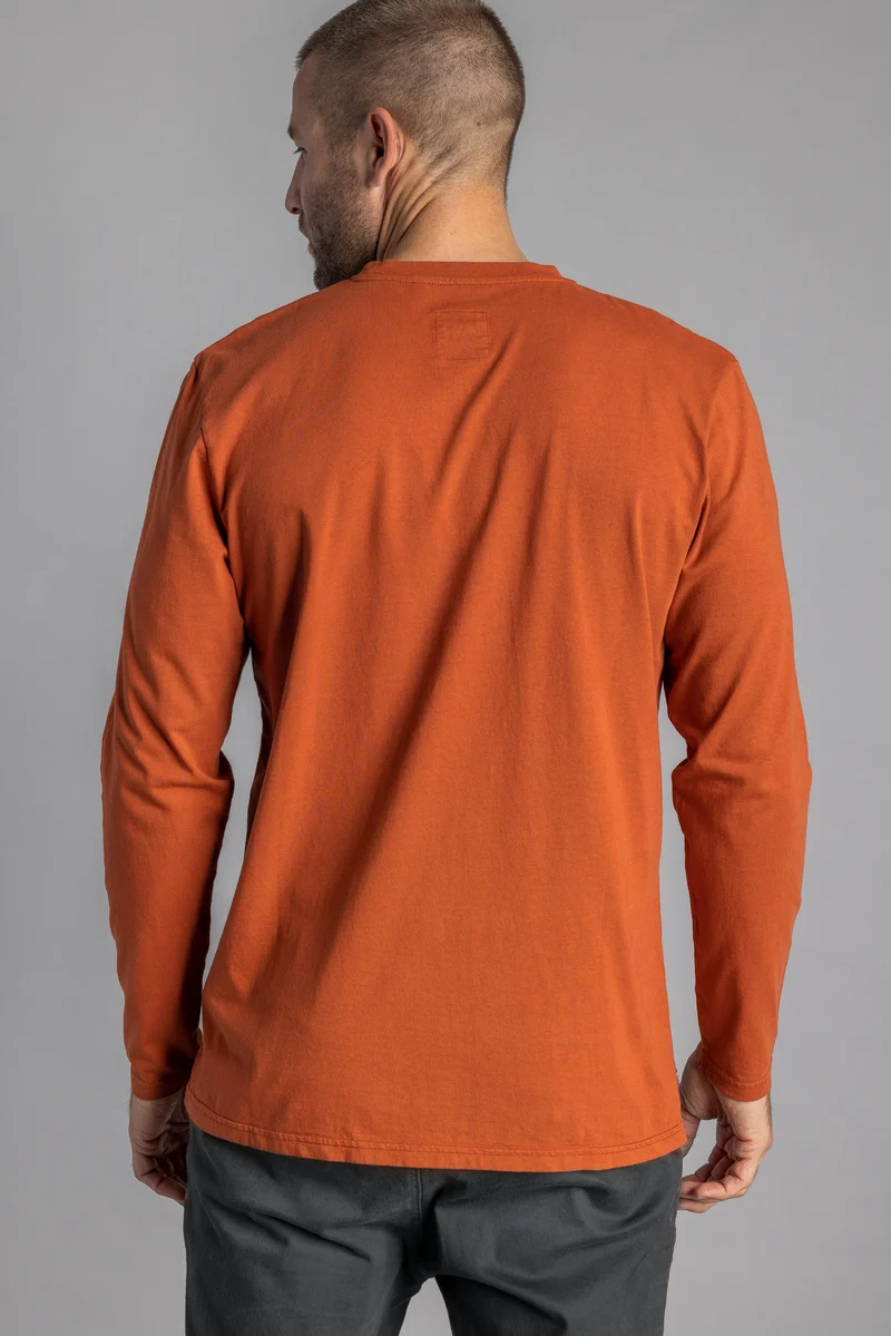 Orangenes, langärmliges T-Shirt aus recycelter Baumwolle von DIRTS