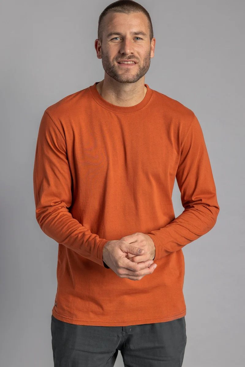 Orangenes, langärmliges T-Shirt aus recycelter Baumwolle von DIRTS