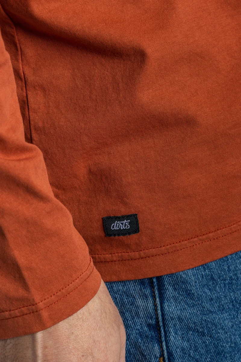 Orangenes, langärmliges T-Shirt aus recycelter Baumwolle von DIRTS