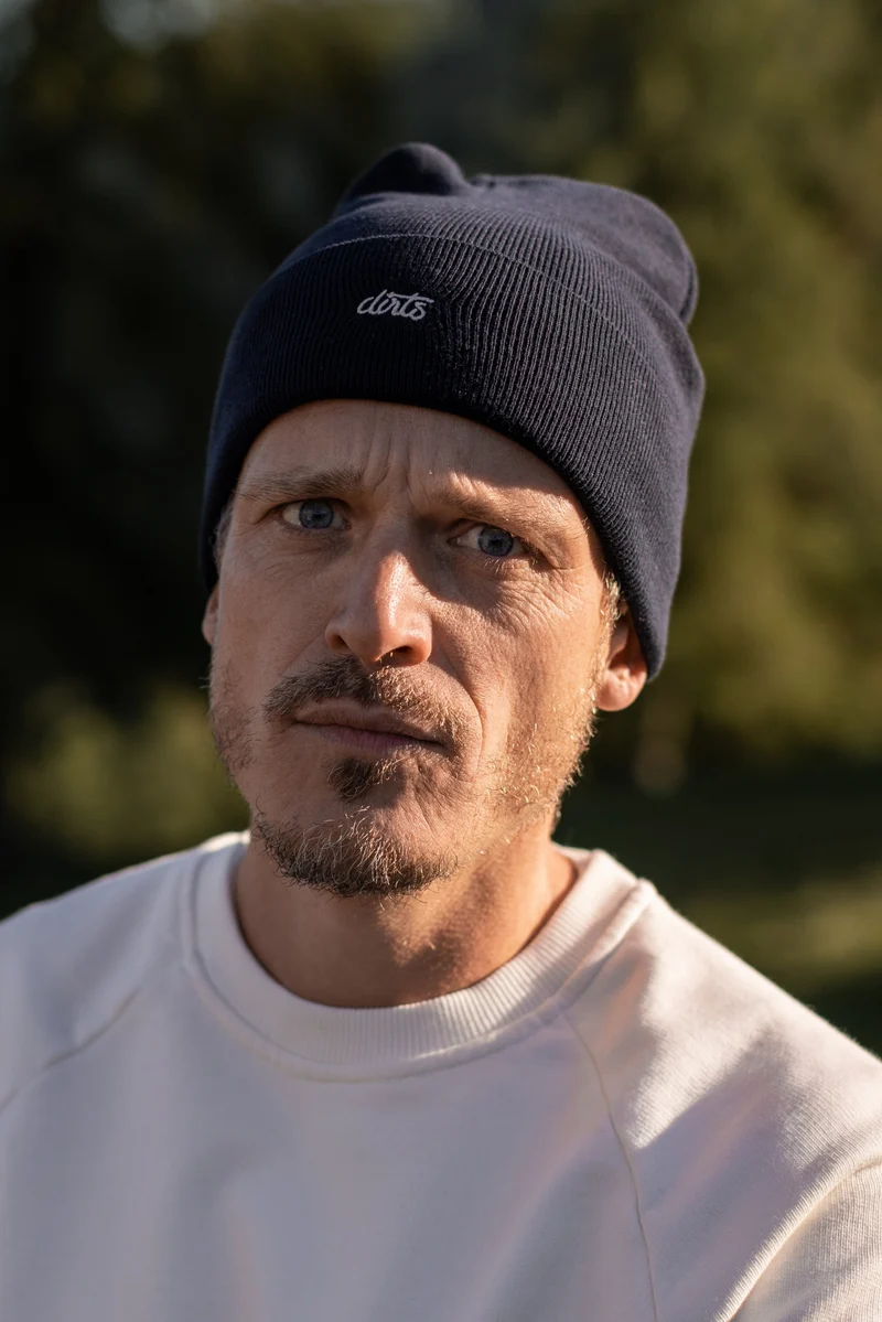 Dunkel-blaue Beanie Classic aus 100% Bio-Baumwolle von DIRTS