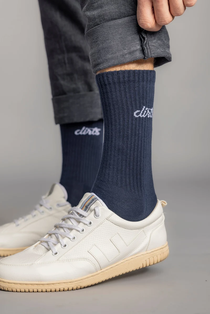 Dunkel-blaue Socken Classic Logo aus Bio-Baumwolle von DIRTS