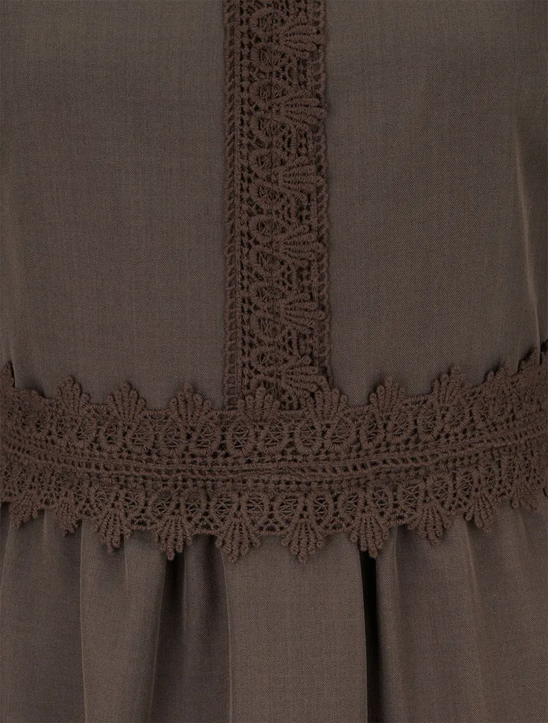Ausgestelltes einfarbiges Kleid mit langen Ärmeln und Spitze - Braun