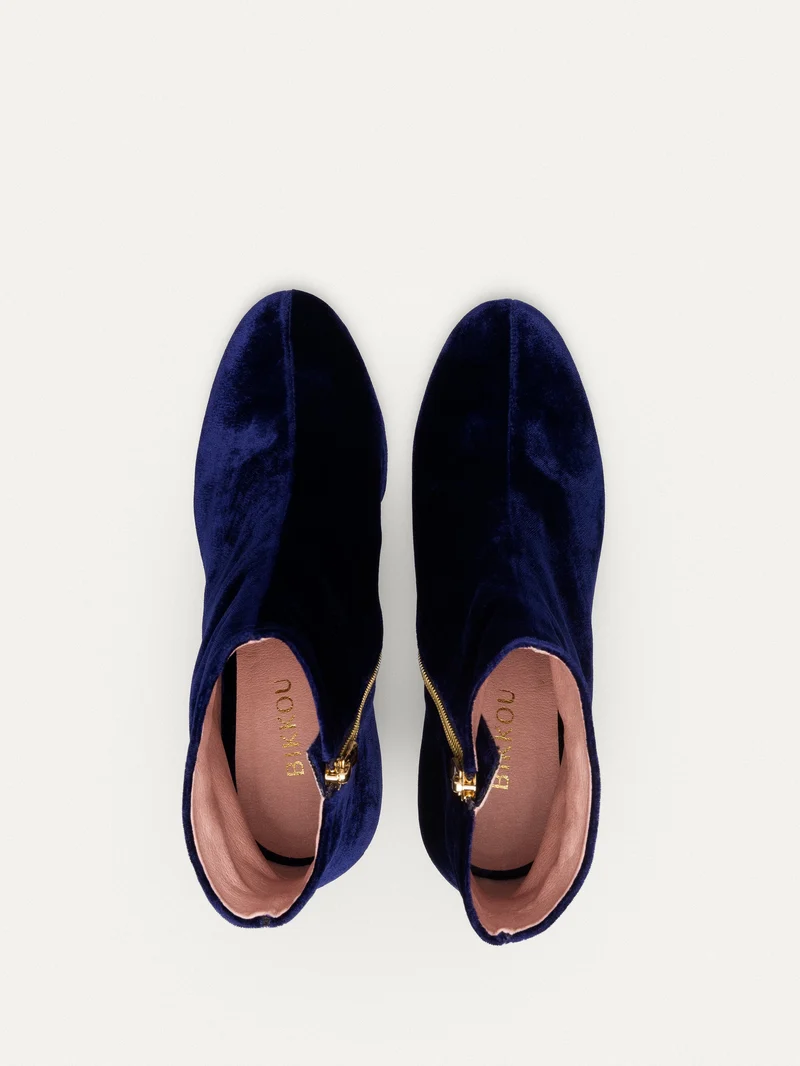 Nachtblaue Ankle Boots 6pm Expo at the Gallery aus recyceltem Samt von Bikkou