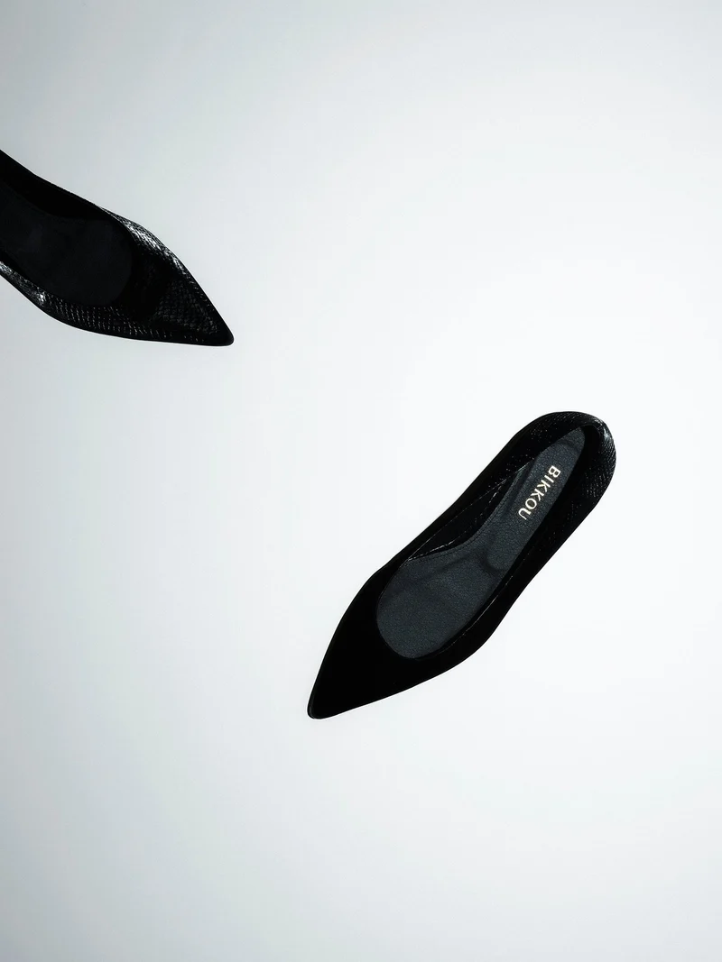 Schwarze Ballerina 10:30 am Running between offices aus recyceltem Polyester von Bikkou