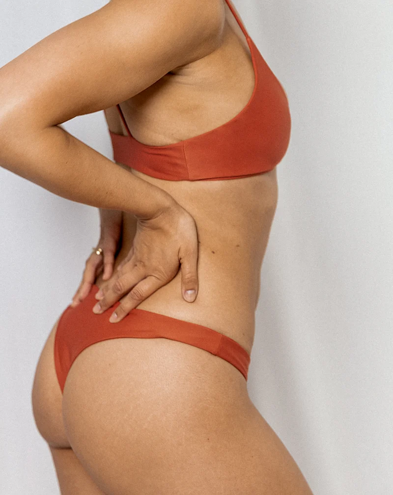 Rosé Bikini Hose Pepe aus recyceltem Fischernetzen von Tias & Olives